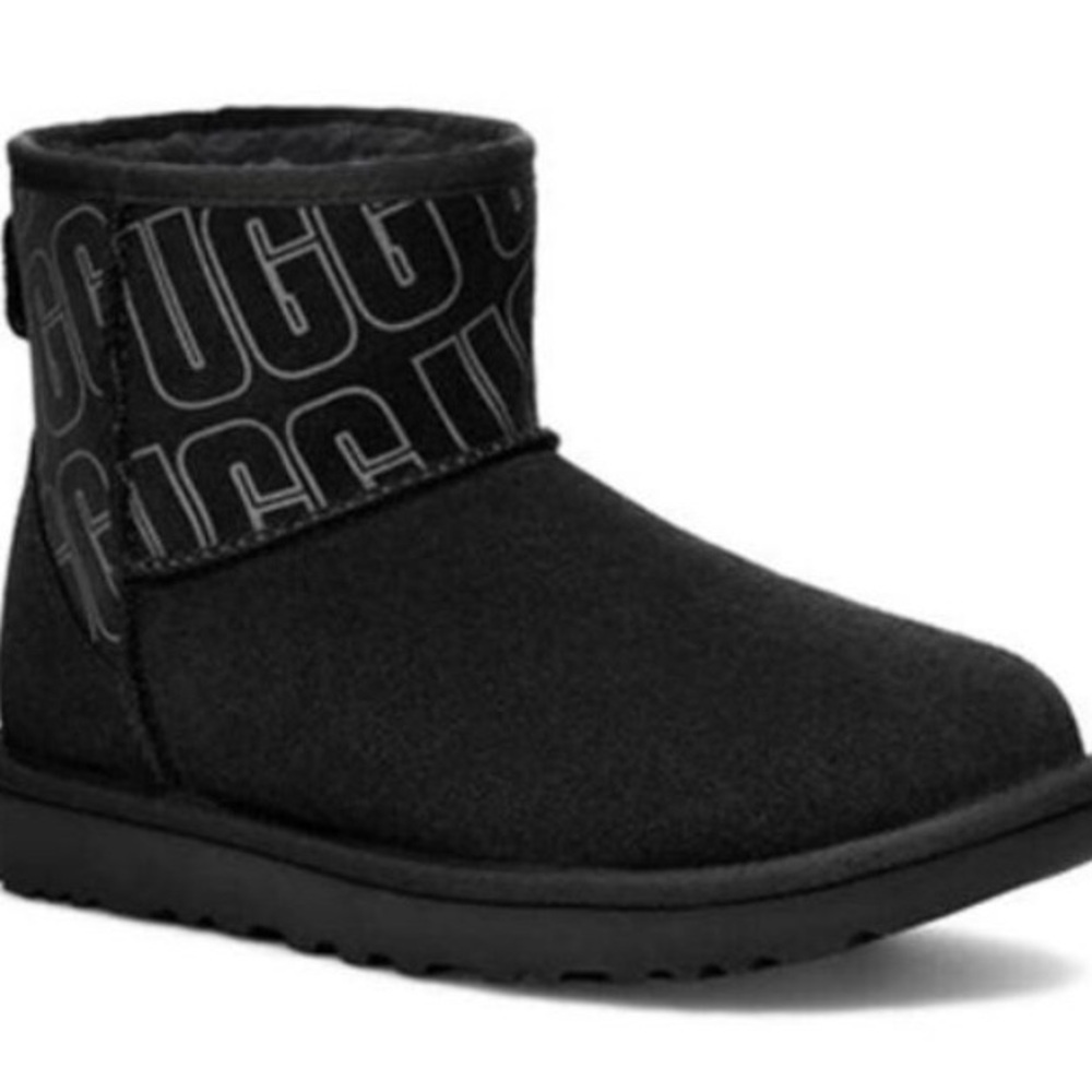 UGG  Classic Mini Logo Boot - Black Size 9